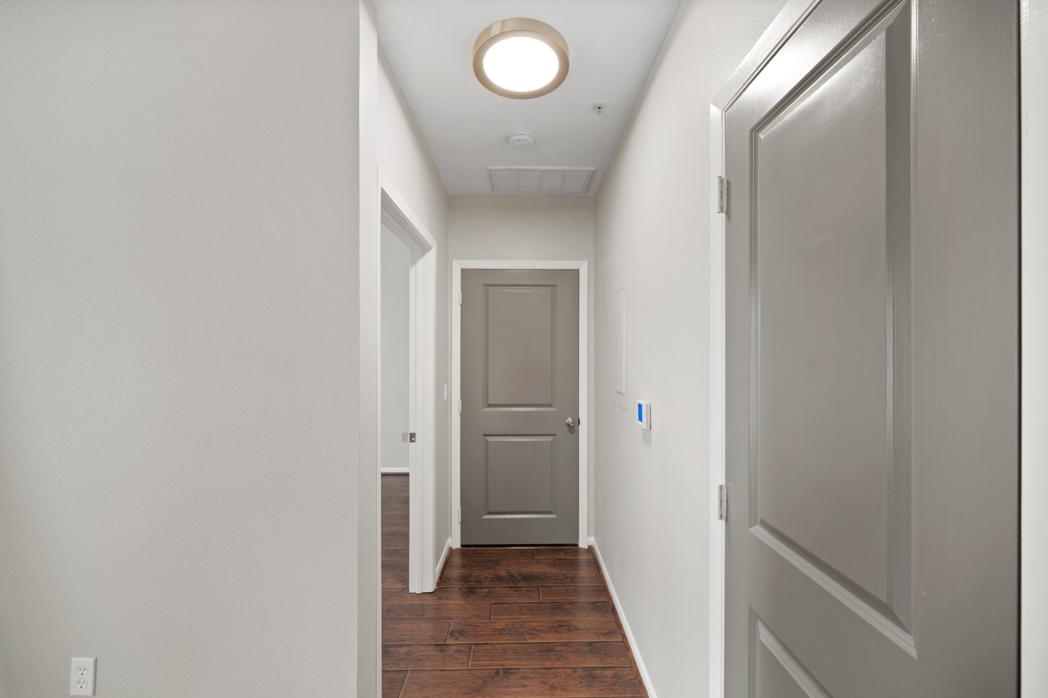 3505 Sage Road, Unit 1004 Houston, TX 77056 - Photo 16 of 17 a view of a hallway