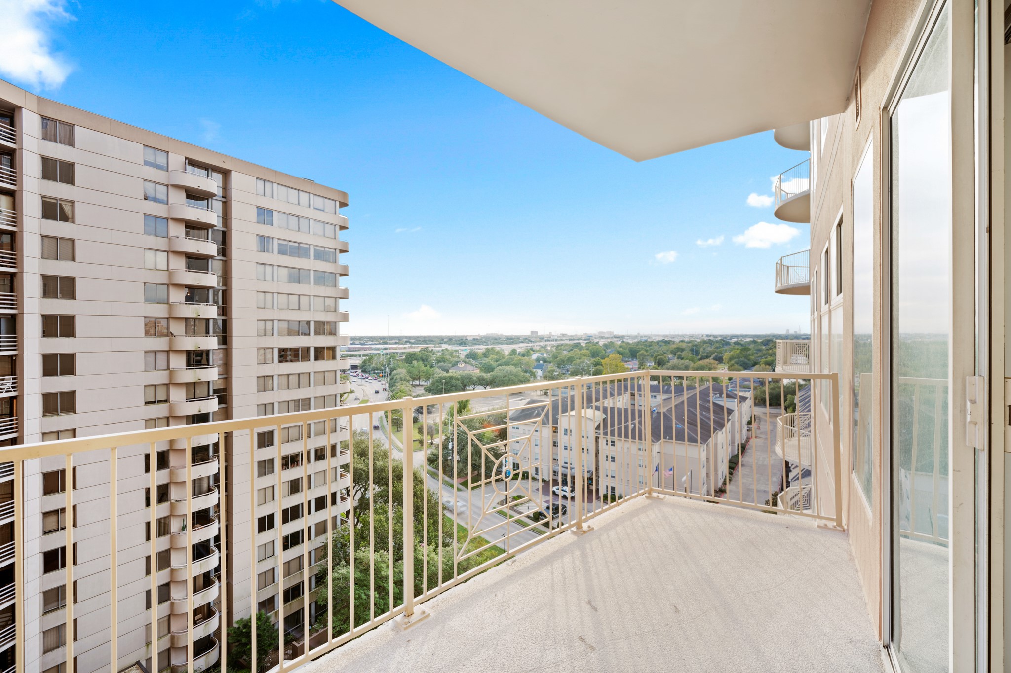 3505 Sage Road, Unit 1004 Houston, TX 77056 - Photo 5 of 17 a view of balcony with furniture