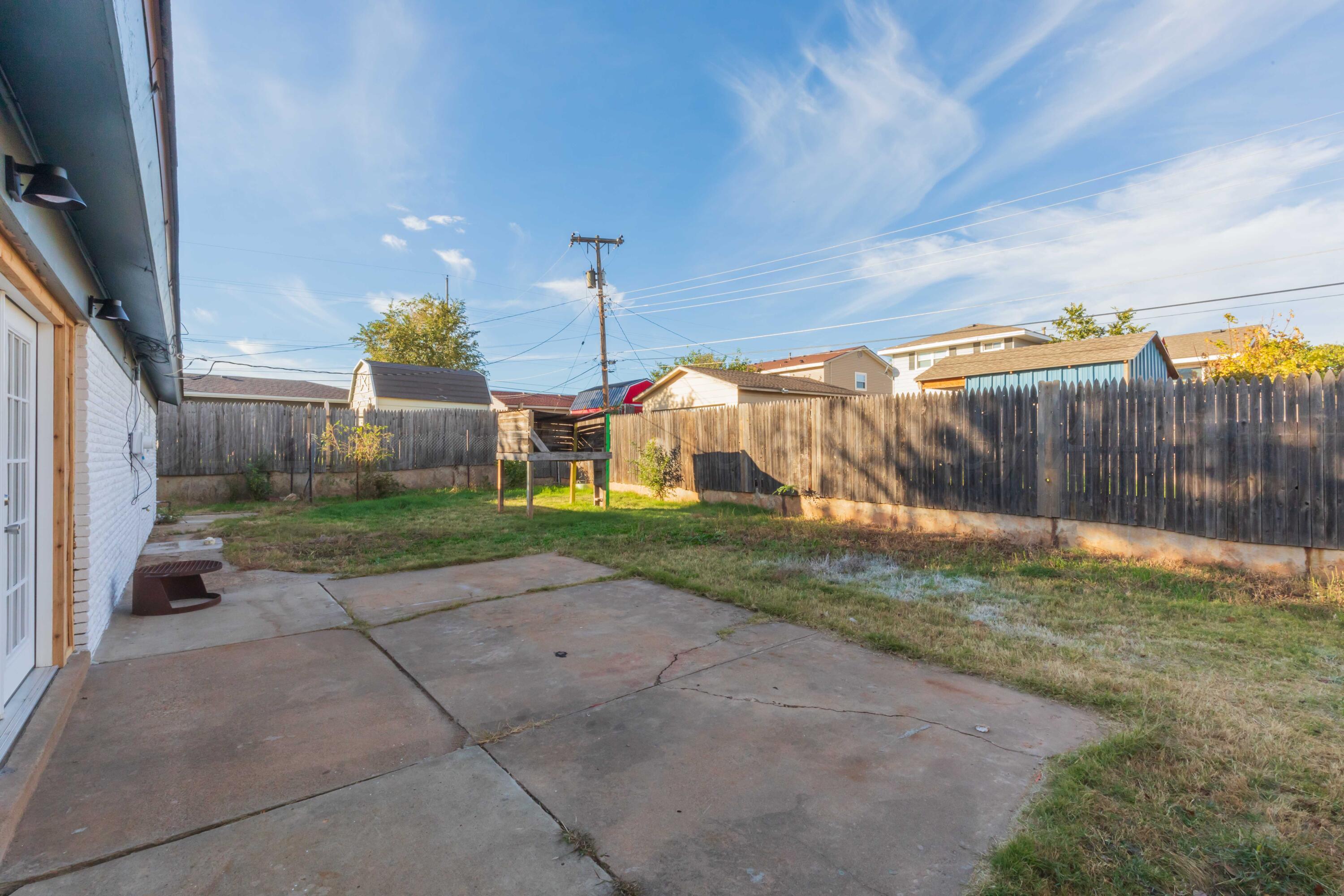 402 Beech Street Borger, TX 79007 - Photo 41 of 41 a view of a backyard