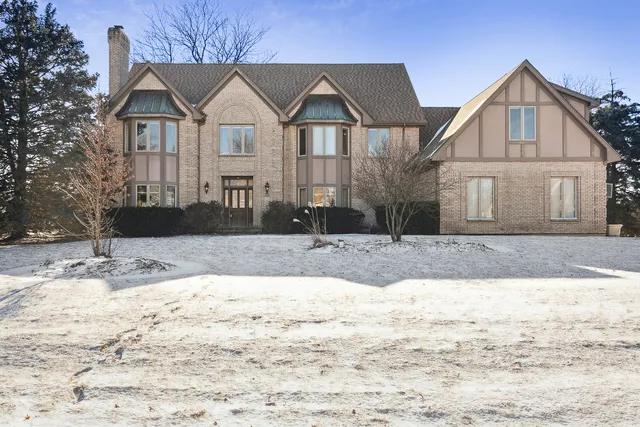 $689,900 | 22 Wedgewood Drive, Hawthorn Woods, IL 60047
