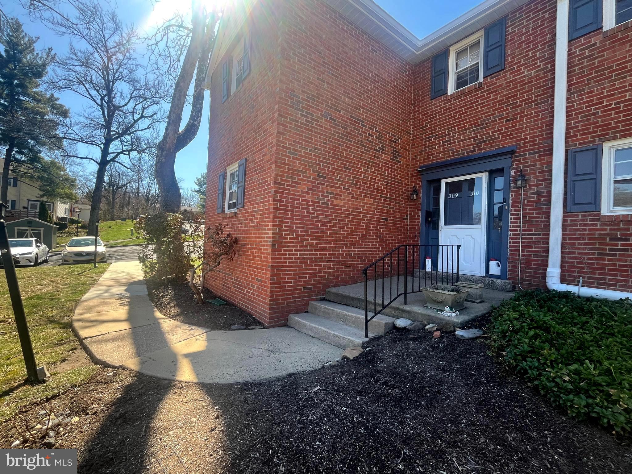 309 Yardley Commons with easy parking access