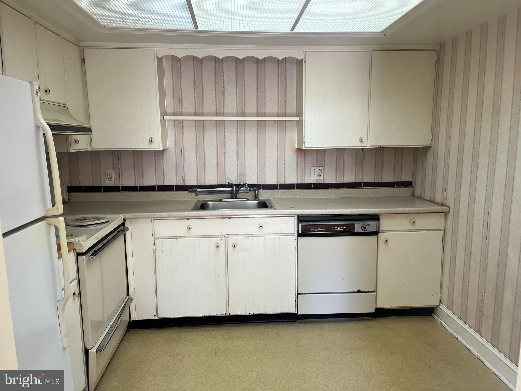 309 Yardley Commons Yardley, PA 19067 - Photo 10 of 13 Kitchen