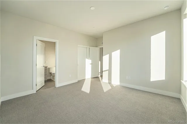a view of empty room with window