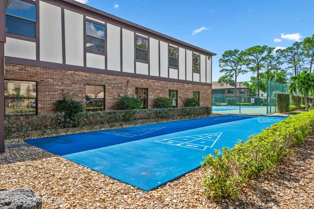 a view of a living room washer and dryer