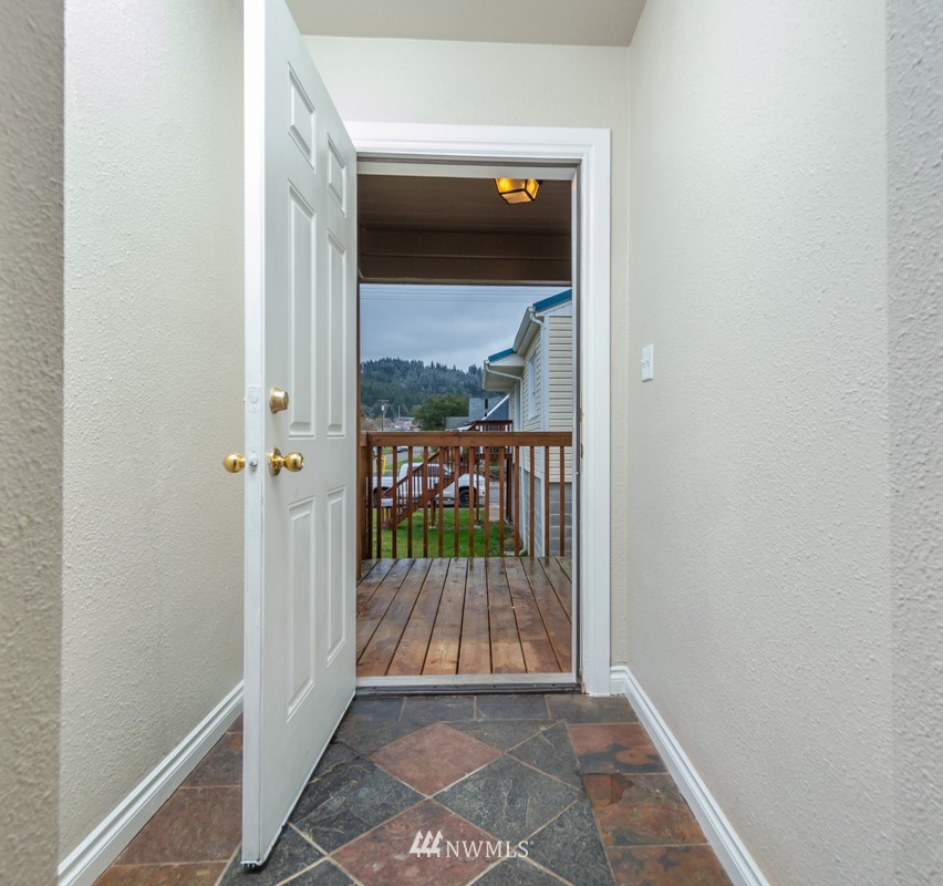 337 Southwest James Street Chehalis, WA 98532 - Photo 5 of 14 Gallery Image 5