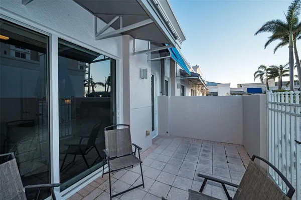 a close up view of a washer and dryer