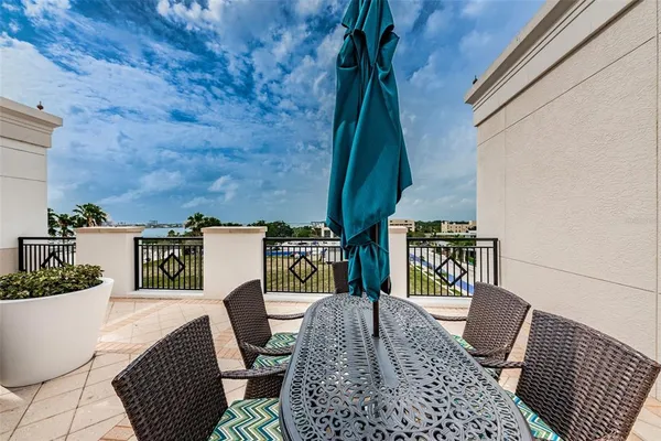 $4,460 | 331 Cleveland Street, Unit 310, Clearwater, FL 33755