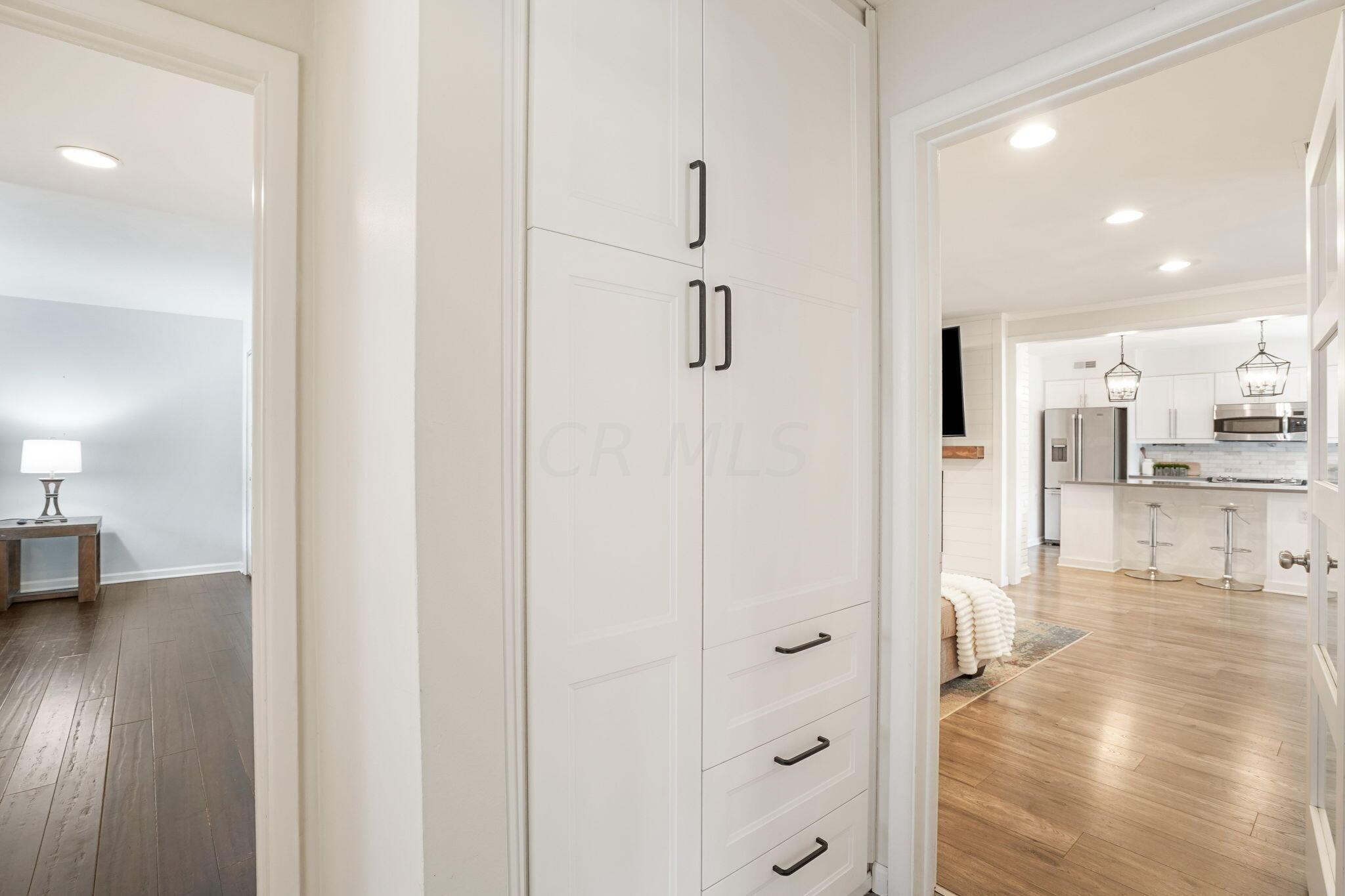 184 North Merkle Road Columbus, OH 43209 - Photo 23 of 46 Hallway