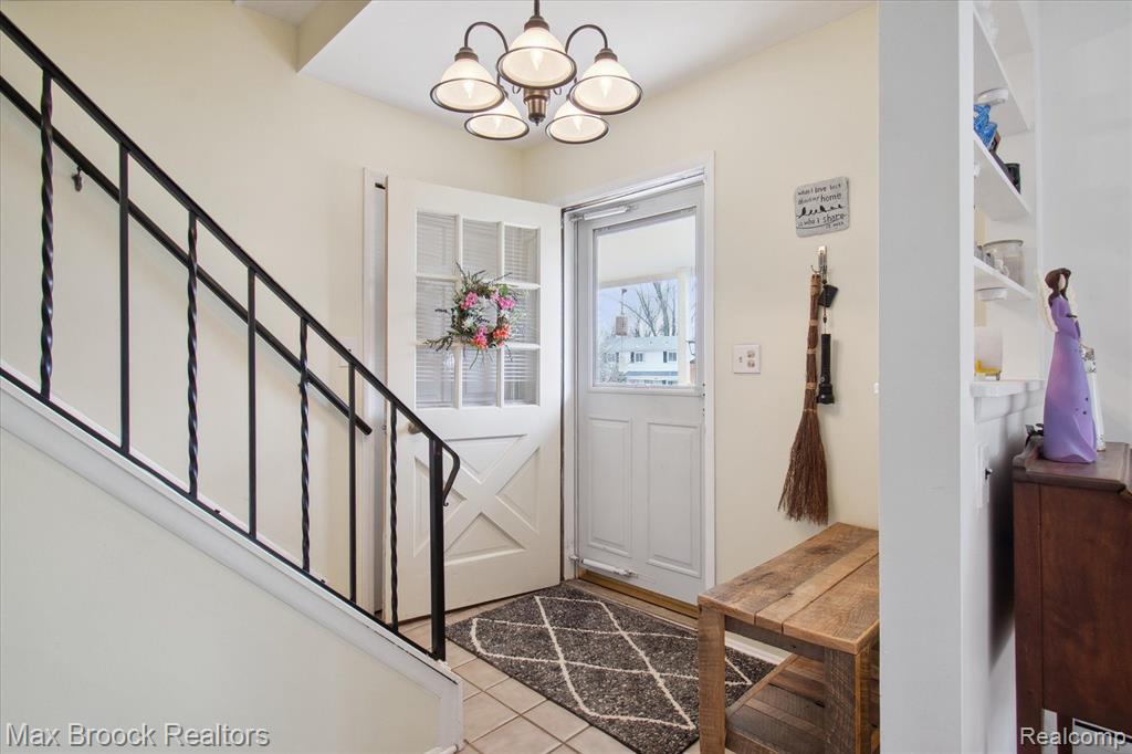 30244 Barwell Road Farmington Hills, MI 48334 - Photo 8 of 44