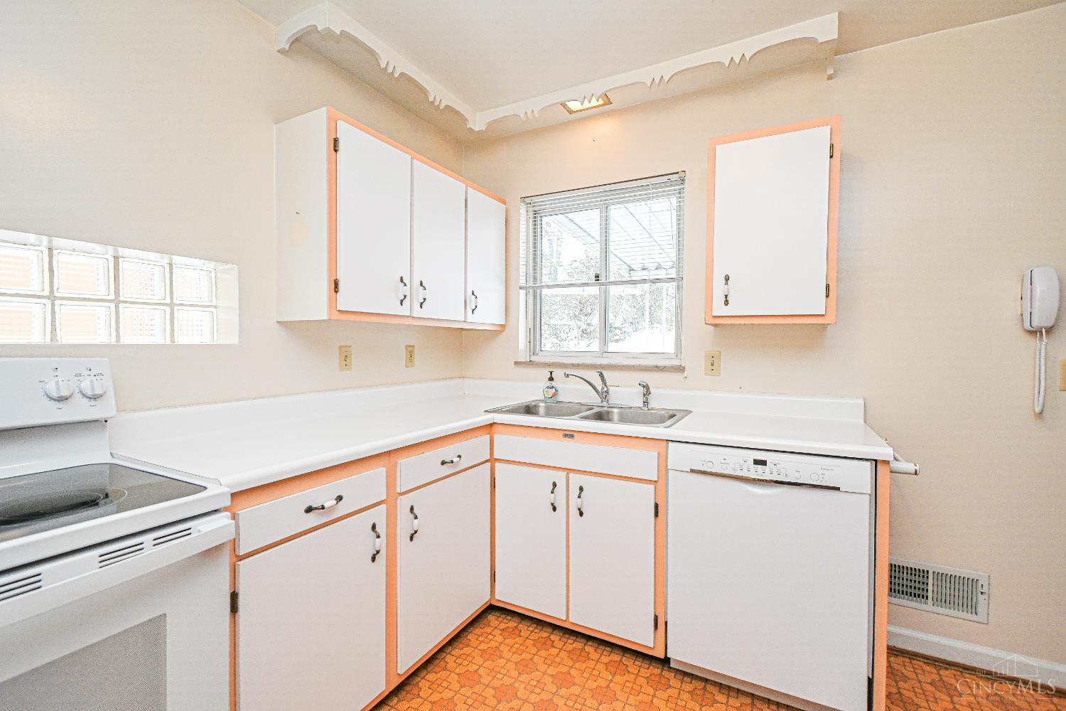 522 Rentz Place Cincinnati, OH 45238 - Photo 12 of 46 Gallery Image 12