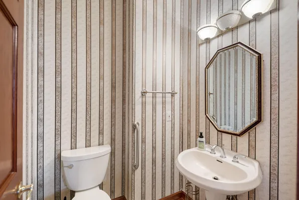 $715,000 | 10303 Cherrywood Lane, Munster, IN 46321