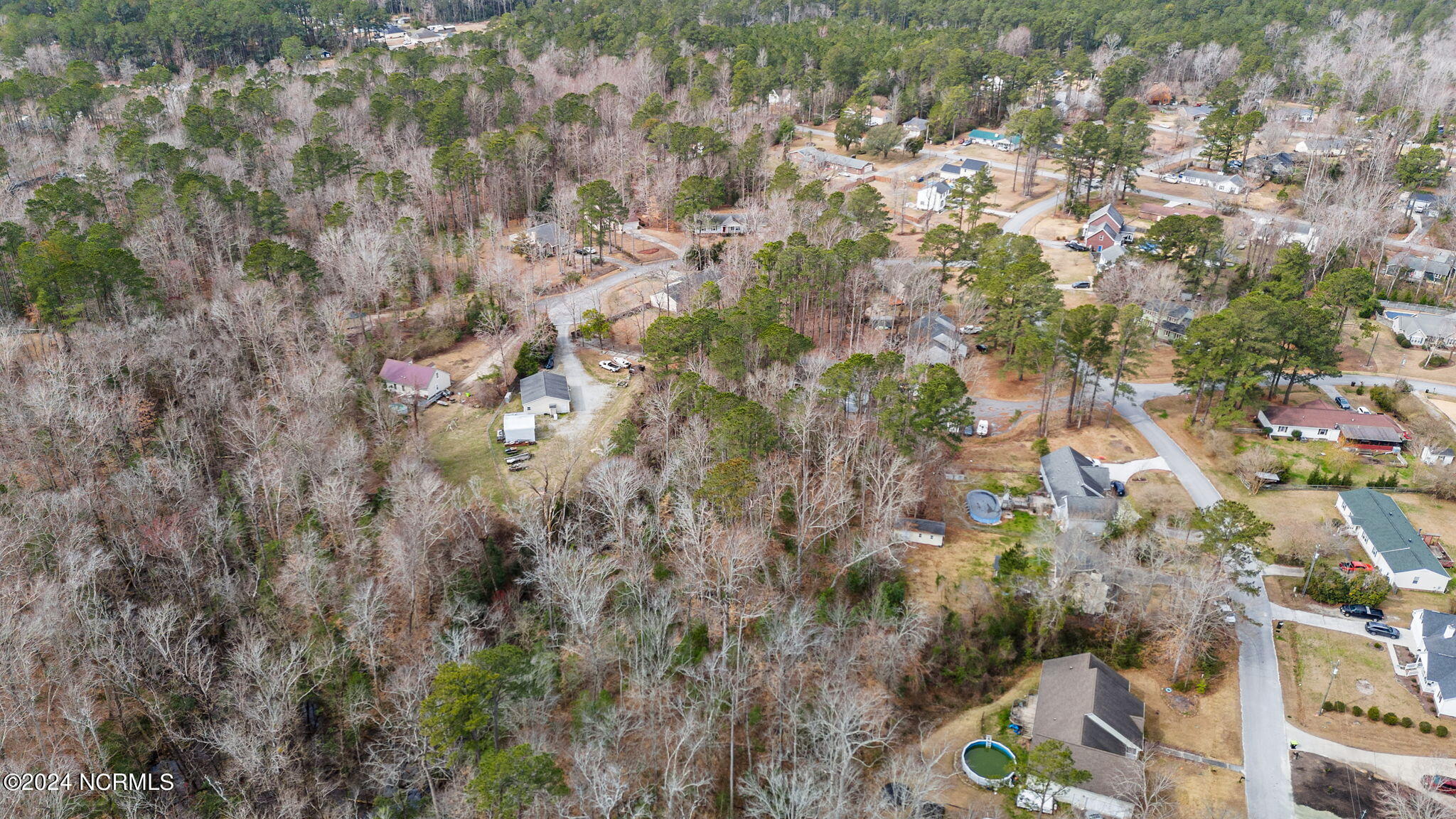 203 Huntcliff Road New Bern, NC 28560 - Photo 9 of 18 9-web-or-mls-DJI_20240227110219_0576_D