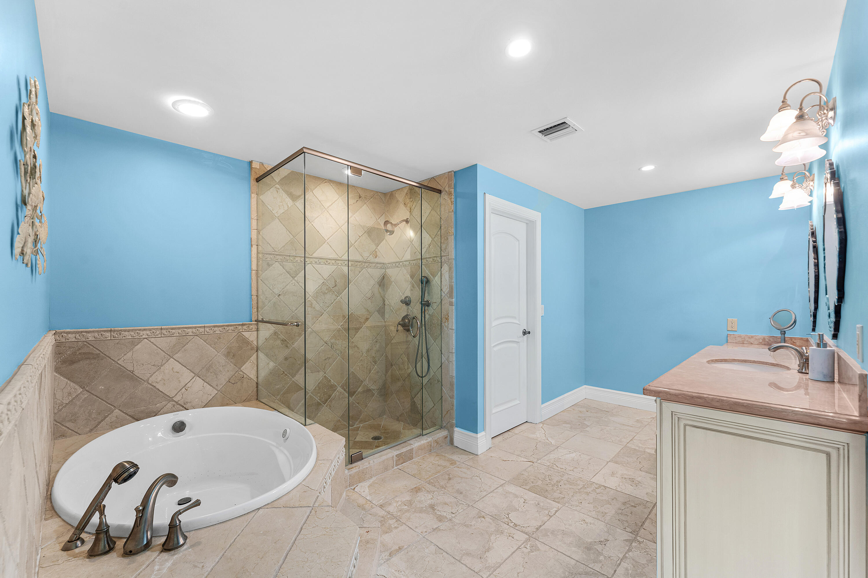 10295 St Andrews Road Boynton Beach, FL 33436 - Photo 26 of 43 a bathroom with a tub and a sink