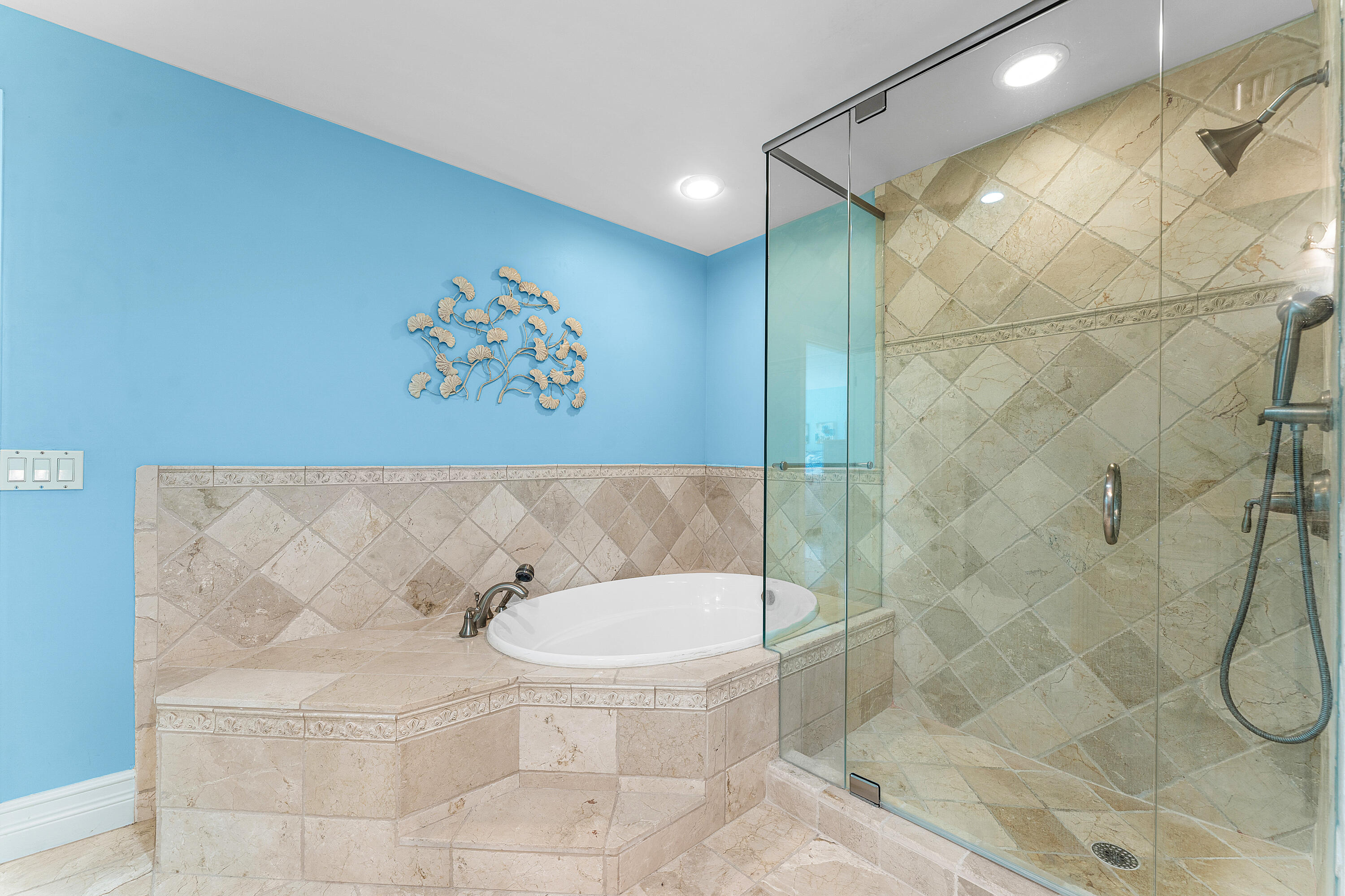 10295 St Andrews Road Boynton Beach, FL 33436 - Photo 28 of 43 a bathroom with a bathtub and a shower