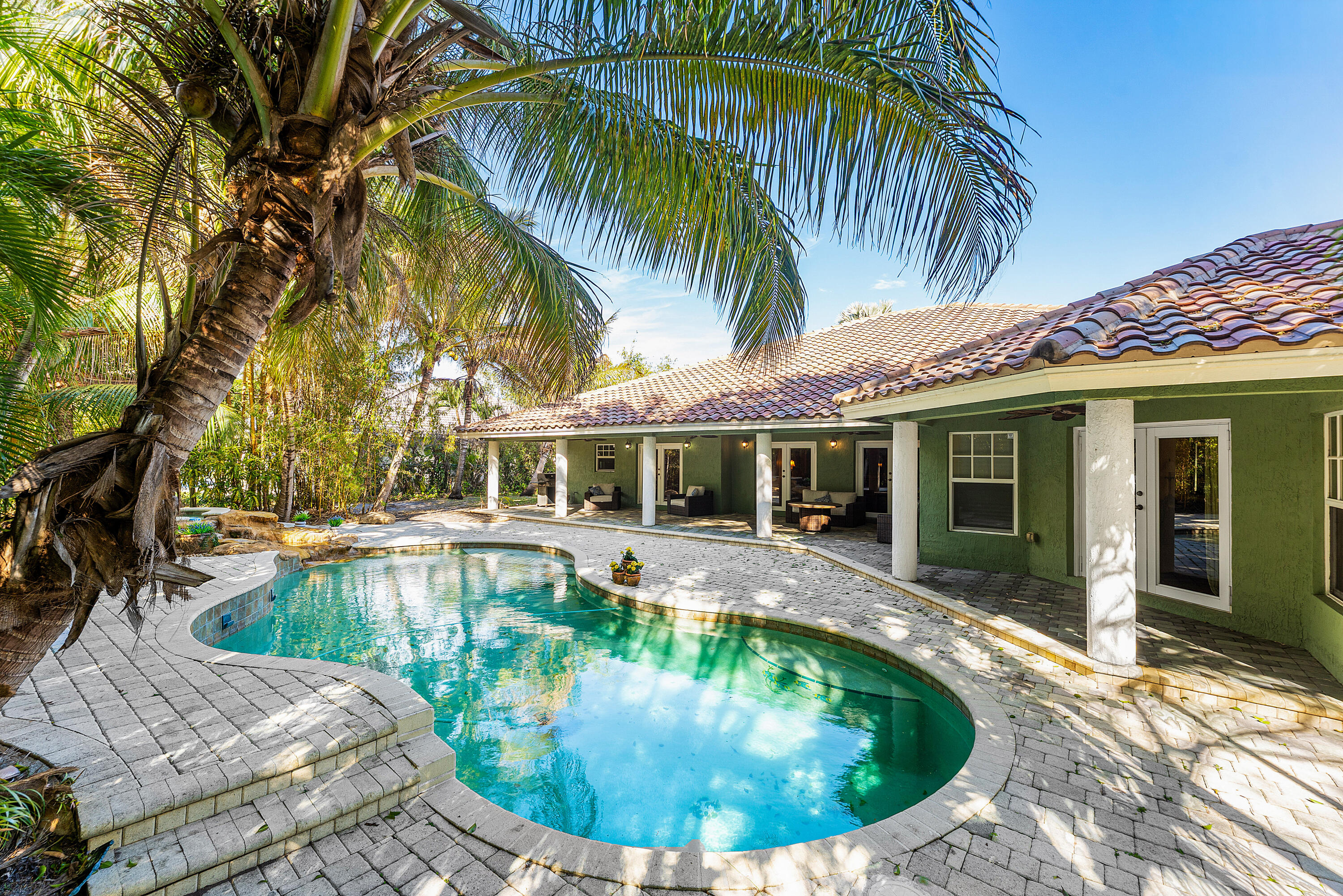 10295 St Andrews Road Boynton Beach, FL 33436 - Photo 37 of 43 a view of a house with swimming pool