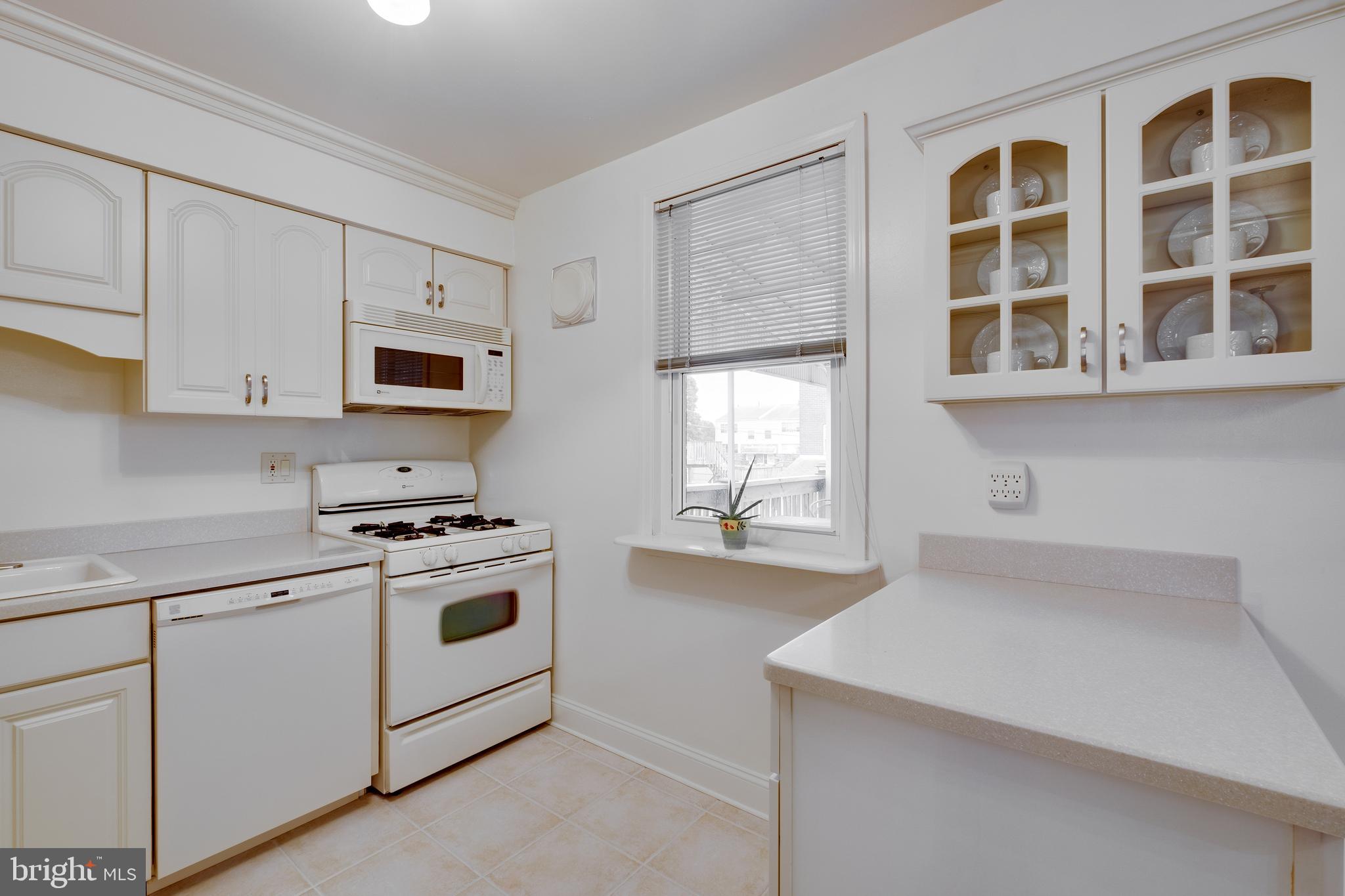 10729 Philcrest Road Philadelphia, PA 19154 - Photo 12 of 32 Plenty of counter top work space