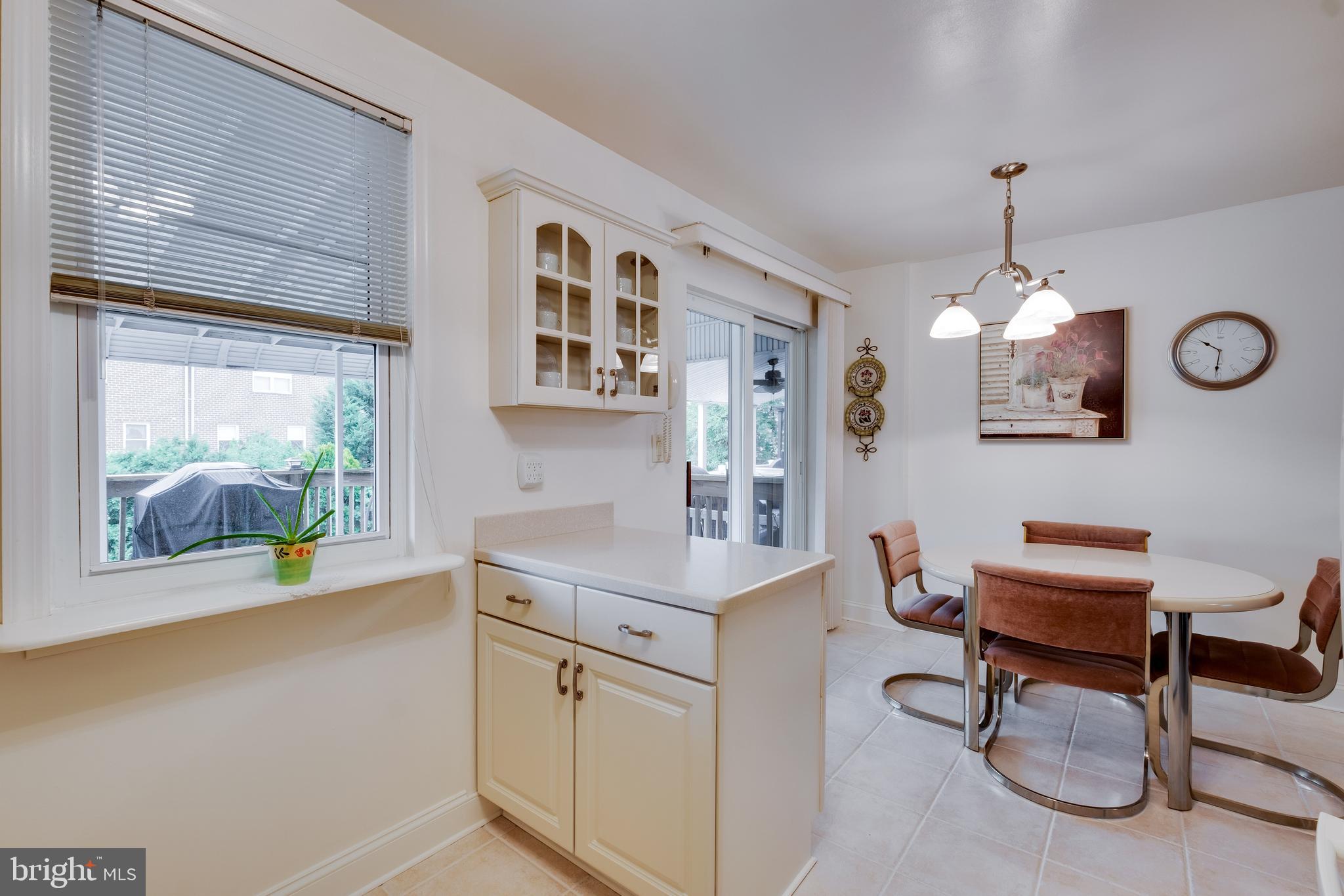 10729 Philcrest Road Philadelphia, PA 19154 - Photo 13 of 32 Eat in kitchen / breakfast area