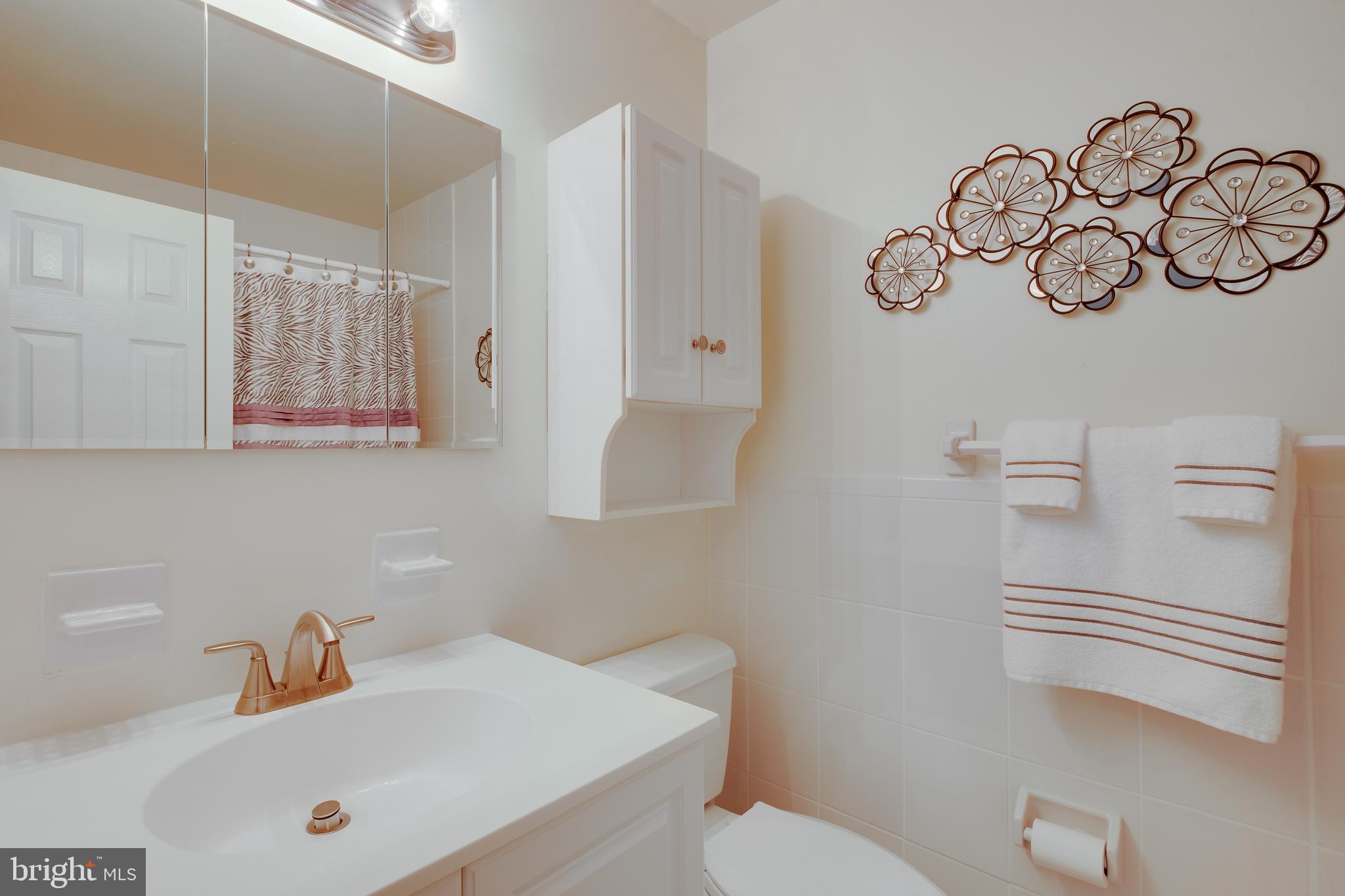 10729 Philcrest Road Philadelphia, PA 19154 - Photo 24 of 32 Hall Bath