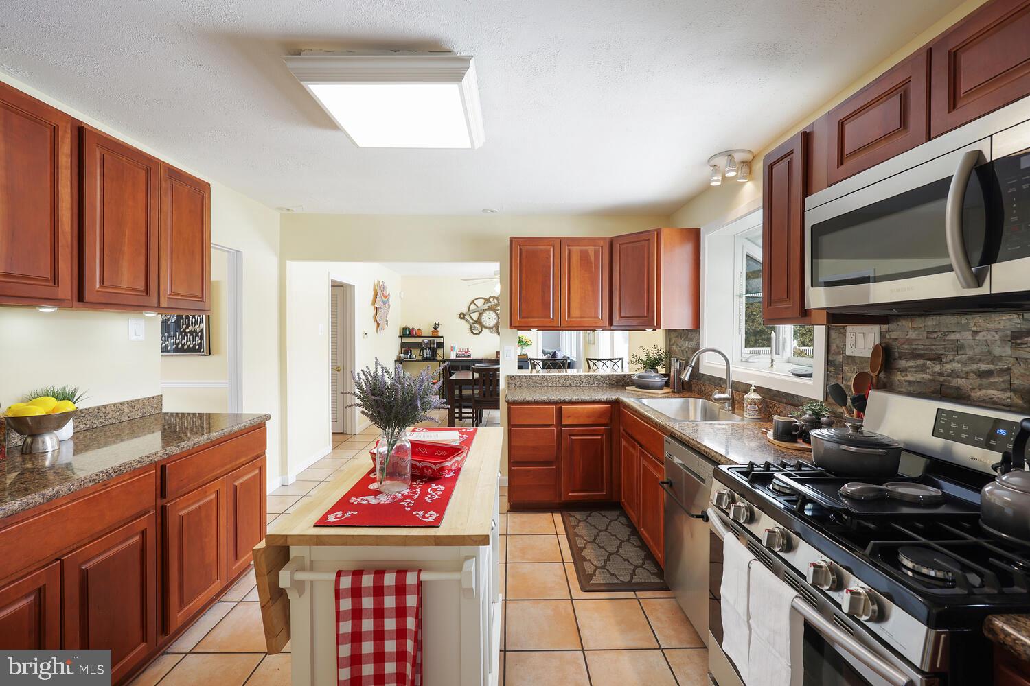 36 Lochatong Road Ewing, NJ 08628 - Photo 16 of 47 Kitchen