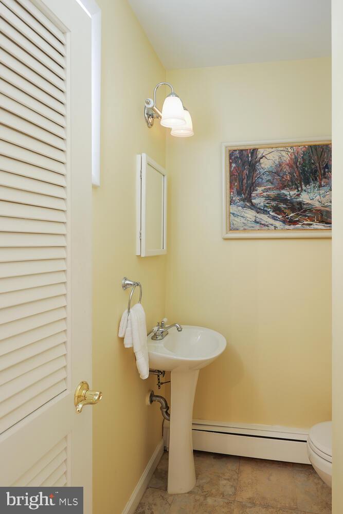 36 Lochatong Road Ewing, NJ 08628 - Photo 26 of 47 Powder Room