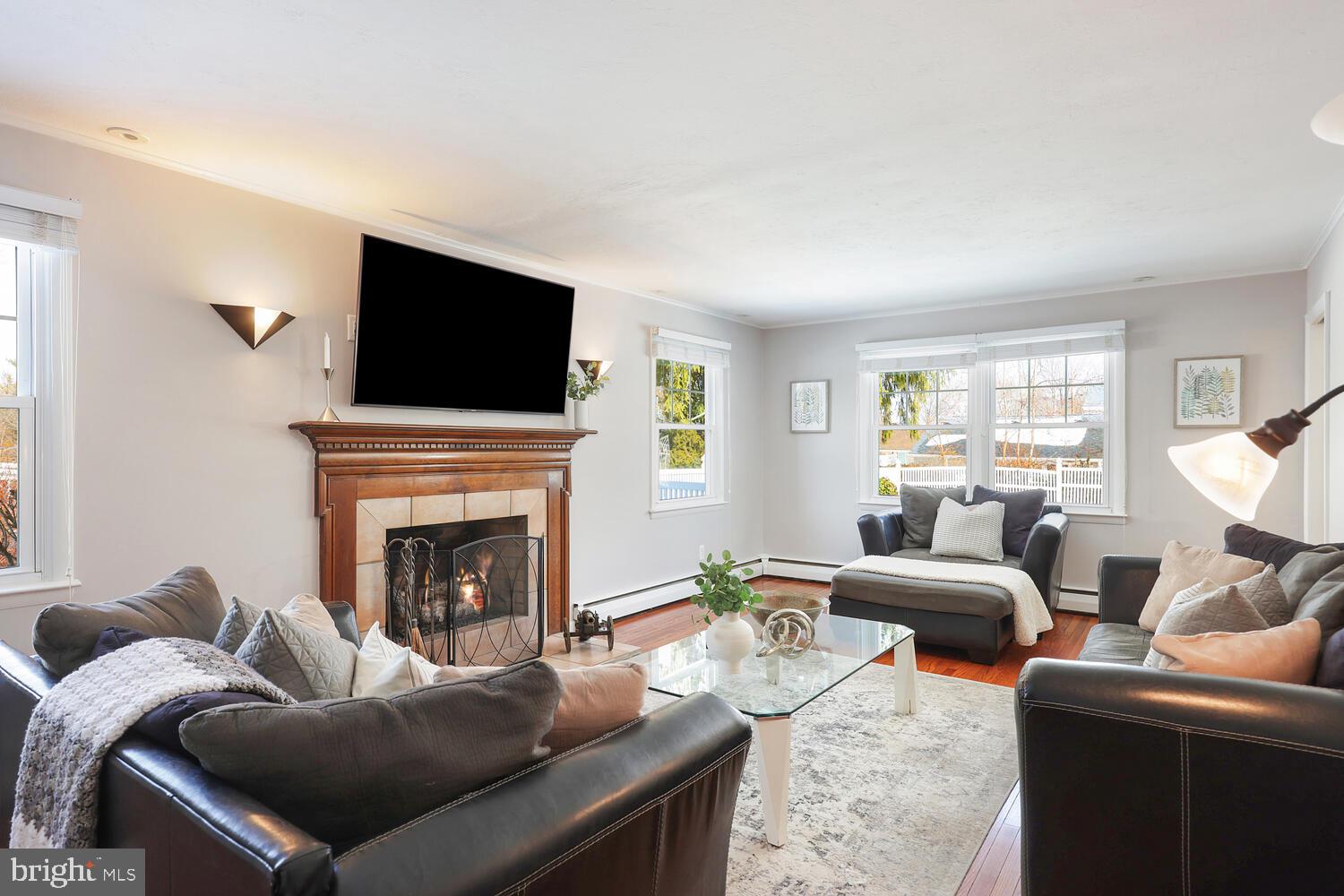 36 Lochatong Road Ewing, NJ 08628 - Photo 9 of 47 Living Room