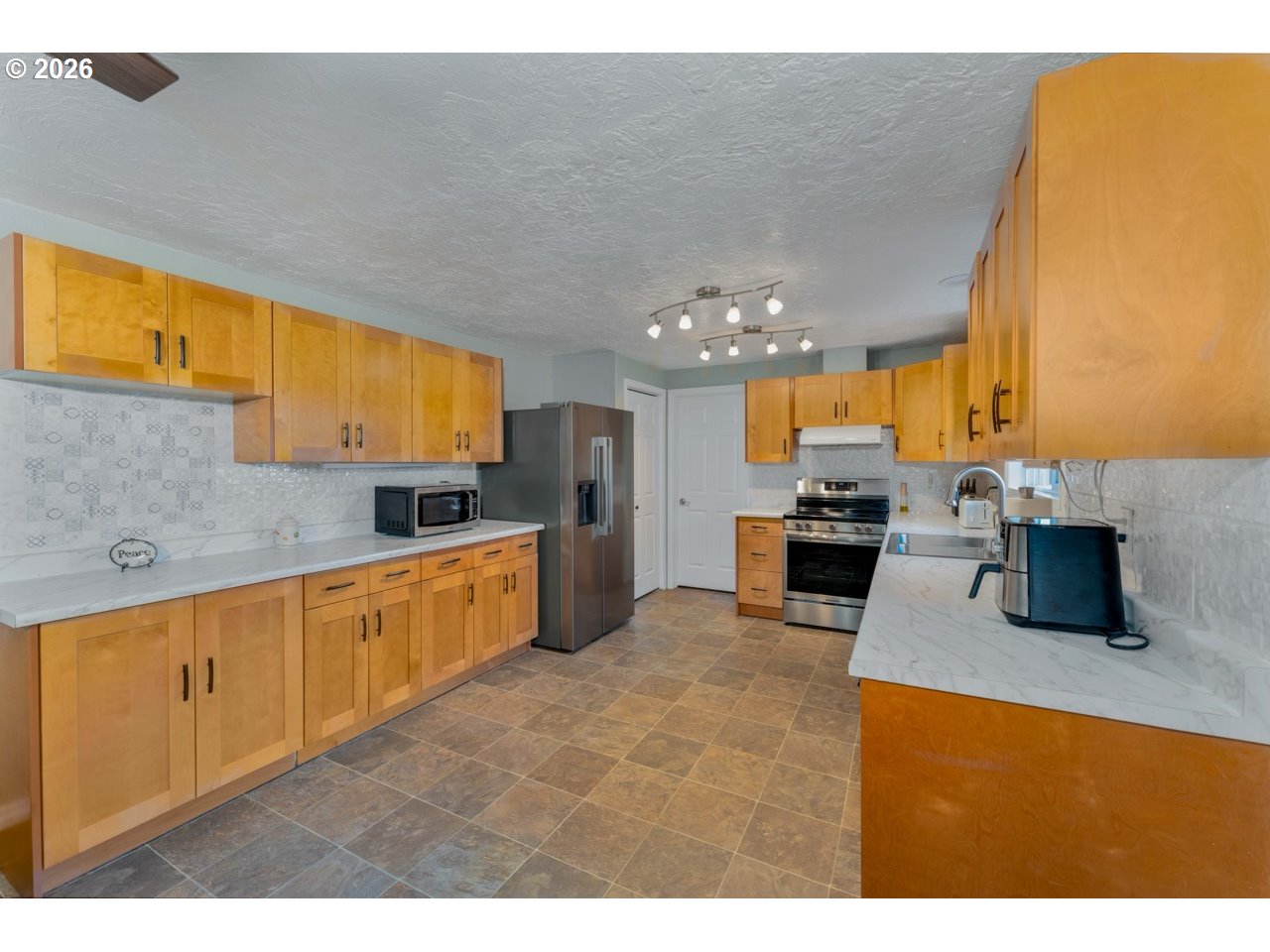 555 66th Street Springfield, OR 97478 - Photo 4 of 29