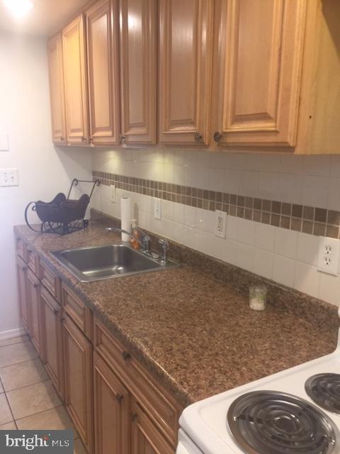 7616 Burnside Road Landover, MD 20785 - Photo 4 of 20 UPDATED KITCHEN