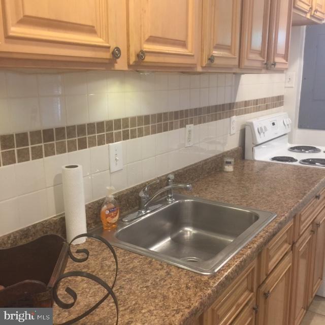 7616 Burnside Road Landover, MD 20785 - Photo 5 of 20 KITCHEN COUNTER