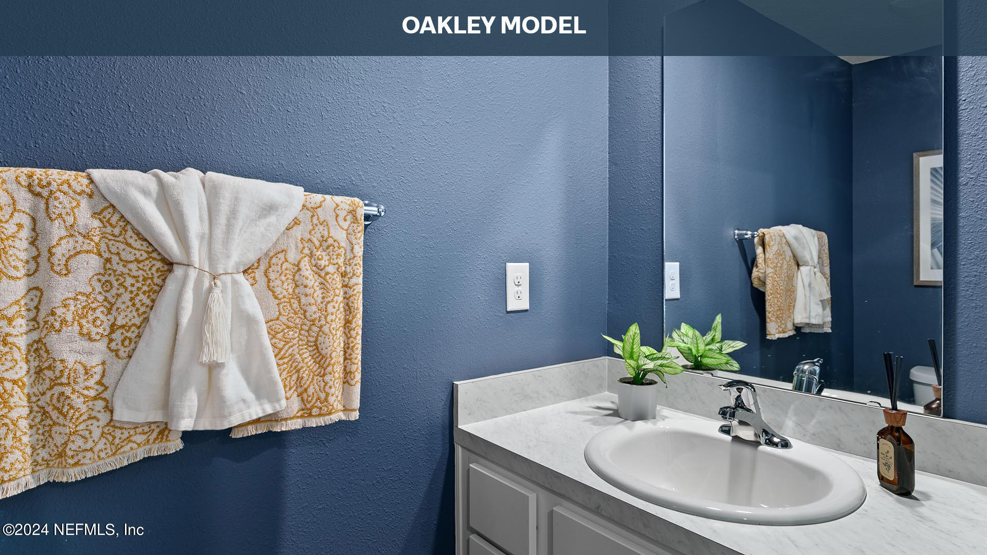 9249 Stony Brook Road Jacksonville, FL 32256 - Photo 18 of 34 a bathroom with a sink and a mirror