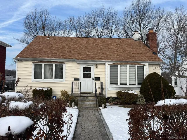 $2,100 | 201 Bennett Avenue, Unit 1, Yonkers, NY 10701