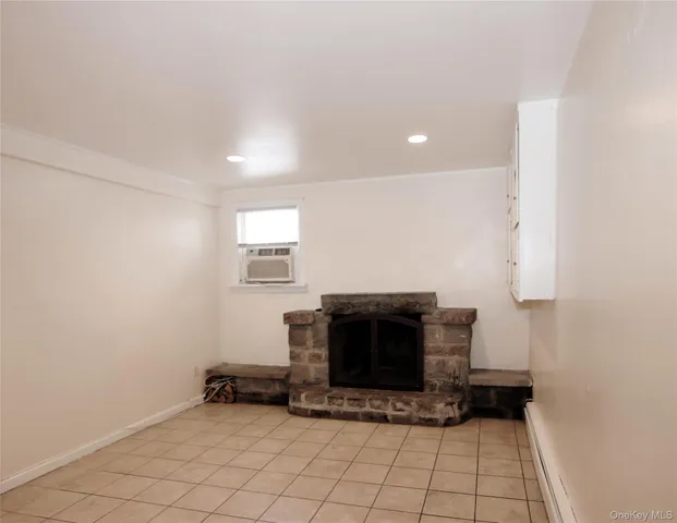 $2,100 | 201 Bennett Avenue, Unit 1, Yonkers, NY 10701