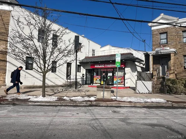 $2,100 | 201 Bennett Avenue, Unit 1, Yonkers, NY 10701