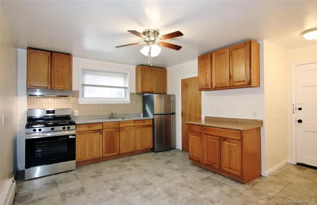 $2,100 | 201 Bennett Avenue, Unit 1, Yonkers, NY 10701