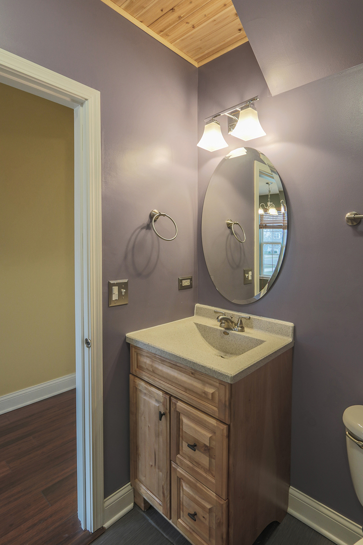1240 Mariemont Road, Unit E Sugar Grove, IL 60554 - Photo 20 of 32 a bathroom with a sink and a mirror