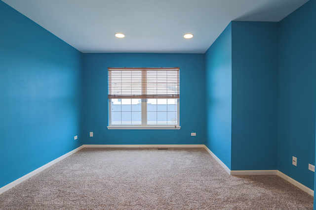 1240 Mariemont Road, Unit E Sugar Grove, IL 60554 - Photo 23 of 32 an empty room with a window