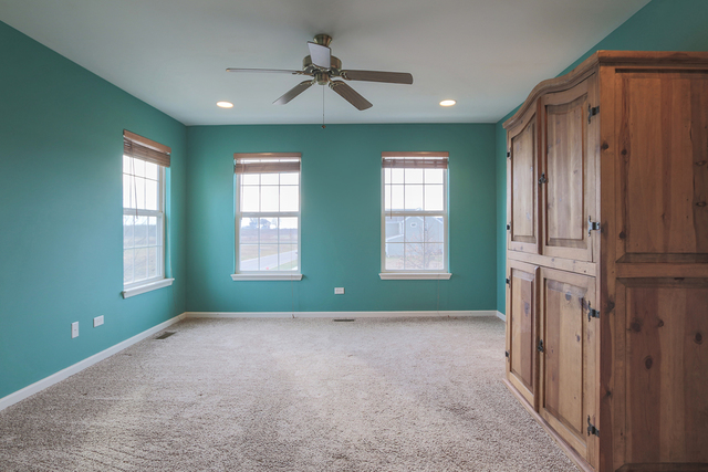 1240 Mariemont Road, Unit E Sugar Grove, IL 60554 - Photo 26 of 32 a view of room with window and ceiling fan