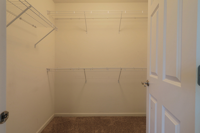 1240 Mariemont Road, Unit E Sugar Grove, IL 60554 - Photo 29 of 32 a view of small space