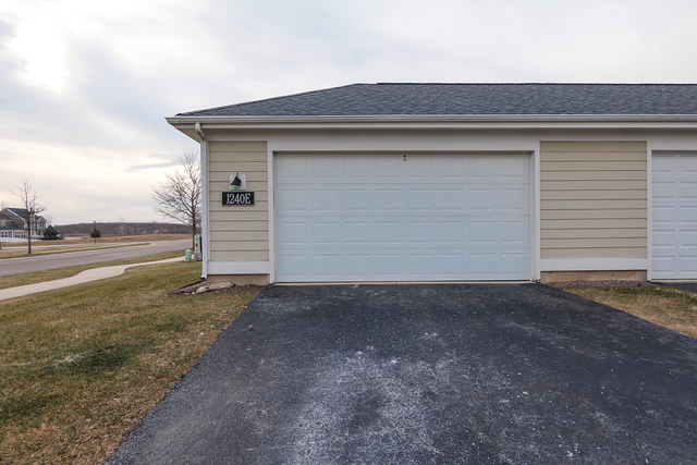 1240 Mariemont Road, Unit E Sugar Grove, IL 60554 - Photo 8 of 32 a view of a house with backyard