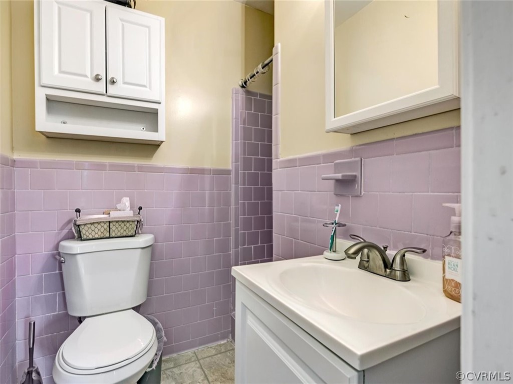 5331 Carteret Road Chesterfield, VA 23832 - Photo 19 of 27 a bathroom with a sink a toilet and mirror