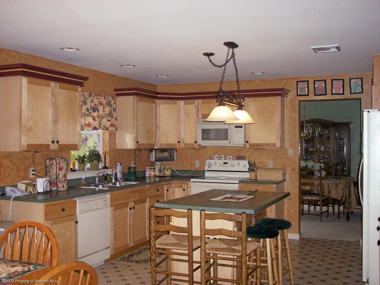 909 Old Logger Road Moscow, PA 18444 - Photo 4 of 16 Gallery Image 4