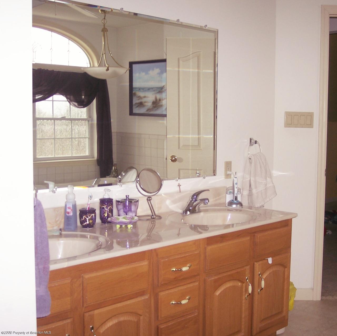 909 Old Logger Road Moscow, PA 18444 - Photo 10 of 16 Gallery Image 10