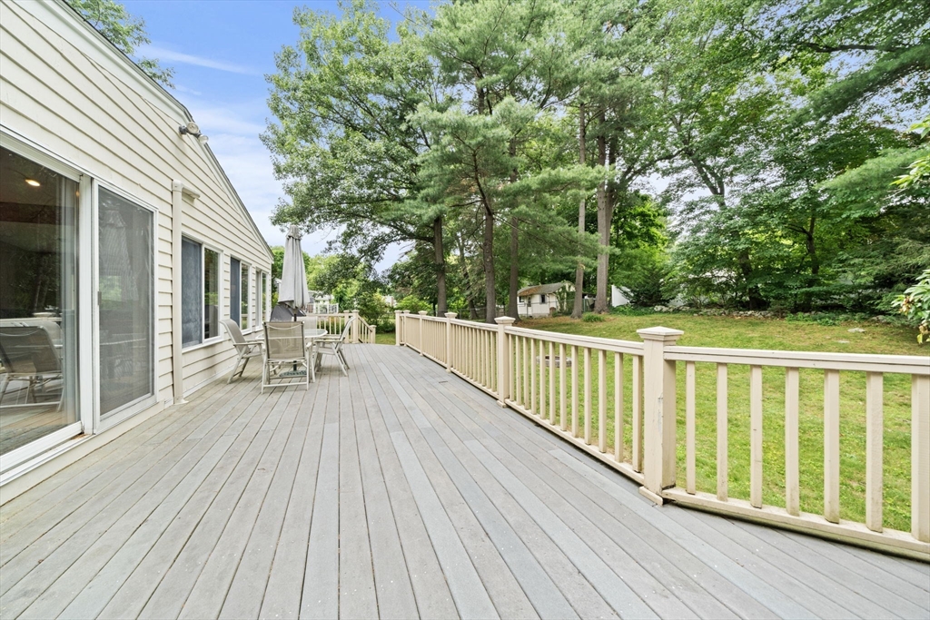 7 Trickett Road Lynnfield, MA 01940 - Photo 6 of 37