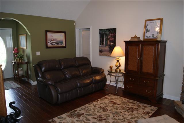518 Dorris Road Portland, TN 37148 - Photo 13 of 20 You and your guest will truly appreciate the new wood flooring that greets you into the home from the entry way and welcomes to on into the home.