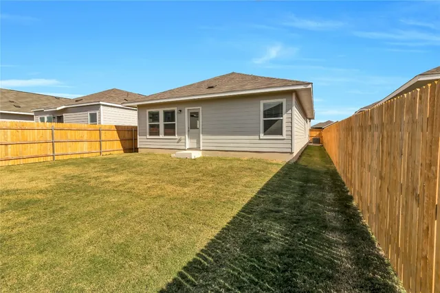 $1,625 | 160 The Bad Way, Jarrell, TX 76537