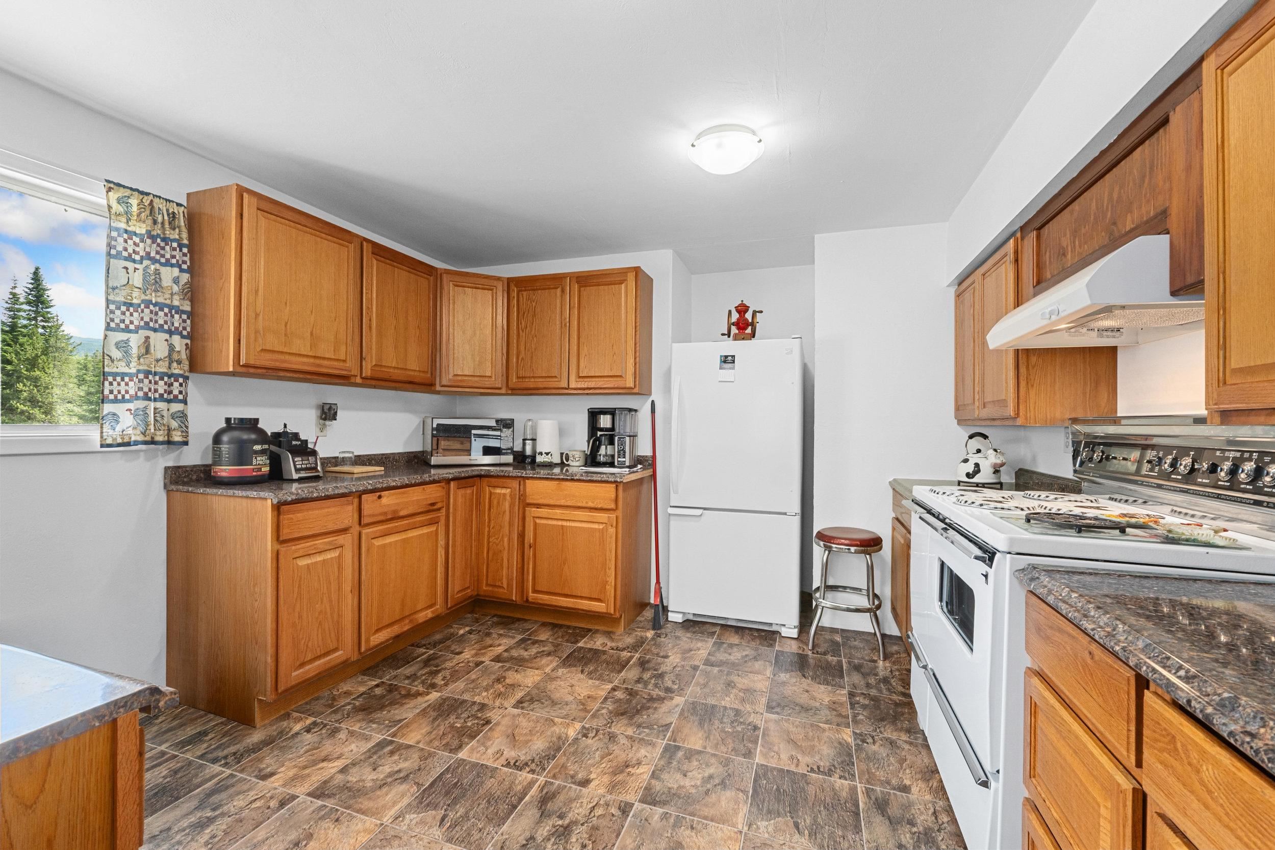 4512 Highway 31 Ione, WA 99139 - Photo 9 of 35