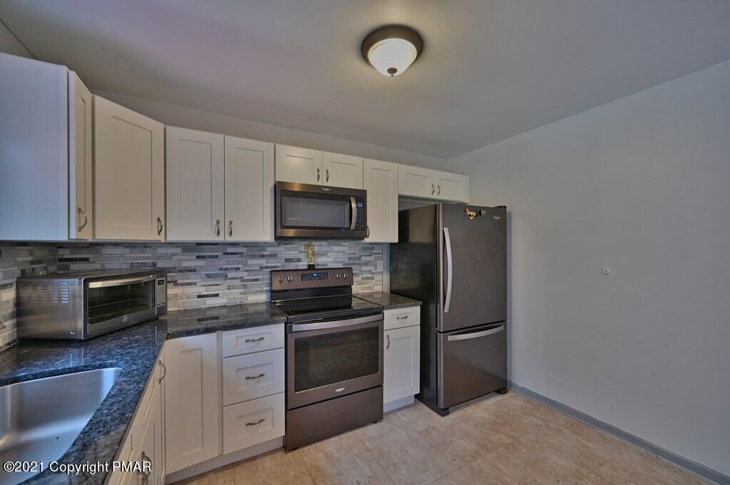 273 Devils Hole Road Cresco, PA 18326 - Photo 21 of 59 a kitchen with a refrigerator stove and microwave