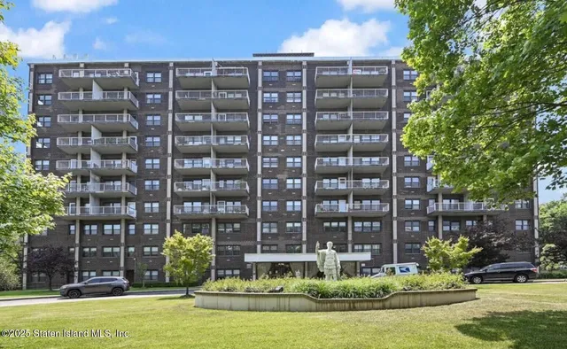 $265,000 | 1100 Clove Road, Unit 3C | Silver Lake