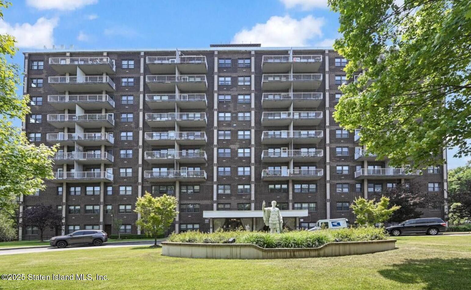 Welcome to 1100 Clove Rd 3-C!