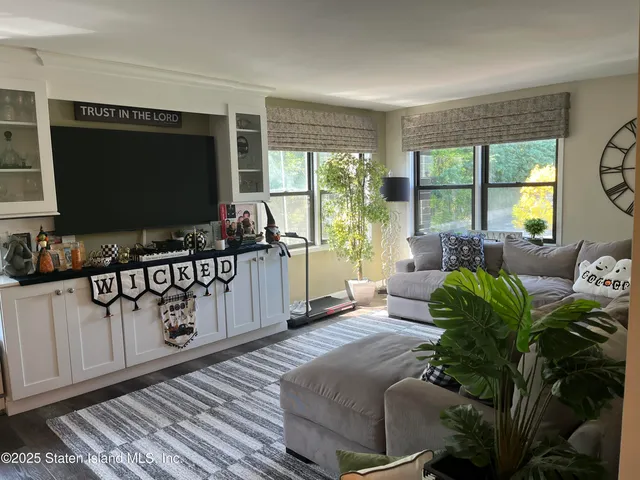 $265,000 | 1100 Clove Road, Unit 3C | Silver Lake