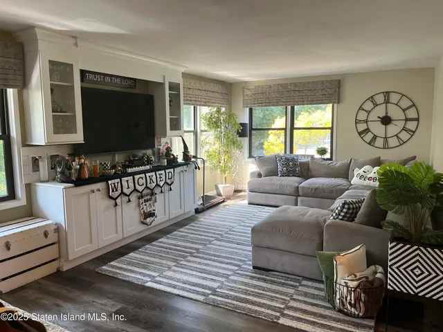 $265,000 | 1100 Clove Road, Unit 3C | Silver Lake